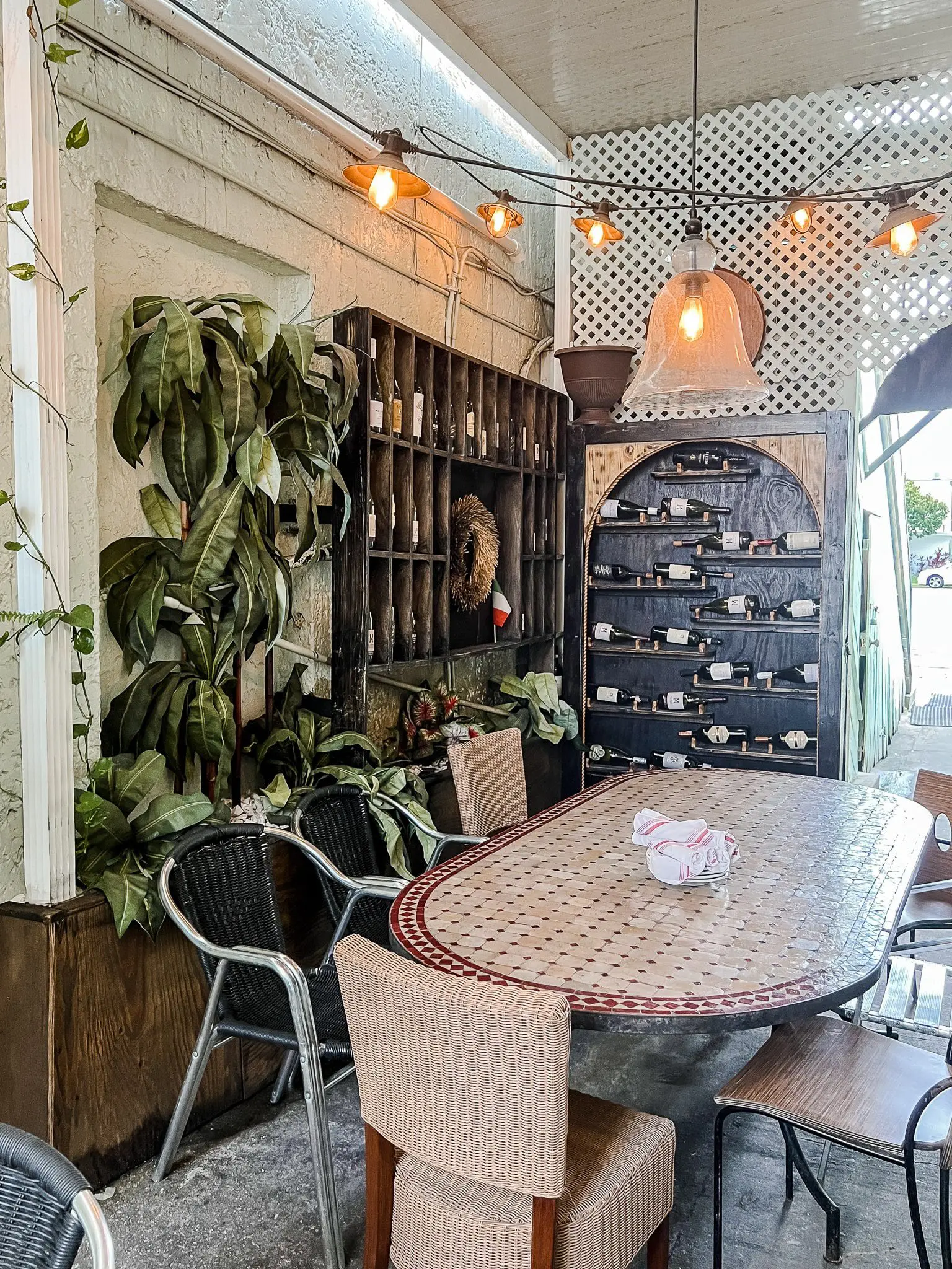 Oggi Italian Restaurant in Davis Island Tampa1 - Cats & Coffee Oggi Italian Restaurant in Davis Island Tampa