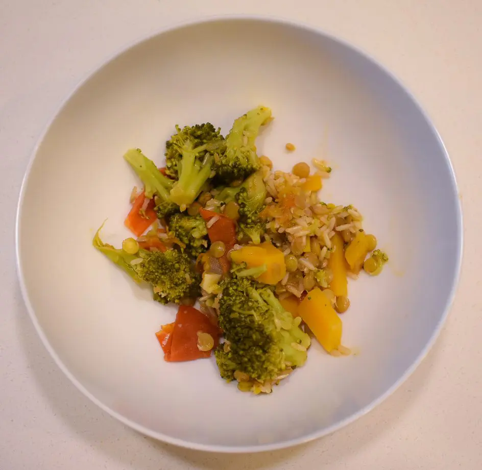 My Simple & Satisfying Rice Bowl Recipe: Brown Rice, Broccoli, & Butternut Squash1 - Cats & Coffee Roasted butternut squash, broccoli, and brown rice in a bowl — an easy vegetarian Thanksgiving side dish full of color and texture.