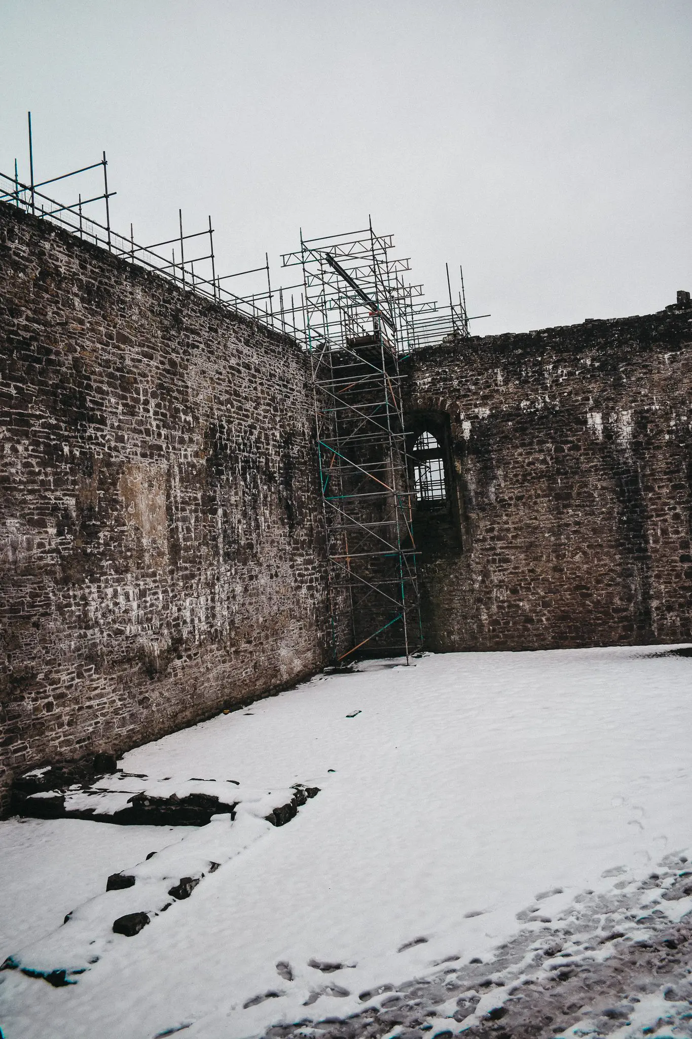 Doune-Castle_Castle-Leoch-SetDSC_0199 - Cats & Coffee Doune Castle, photo by Christine Csencsitz (2018)