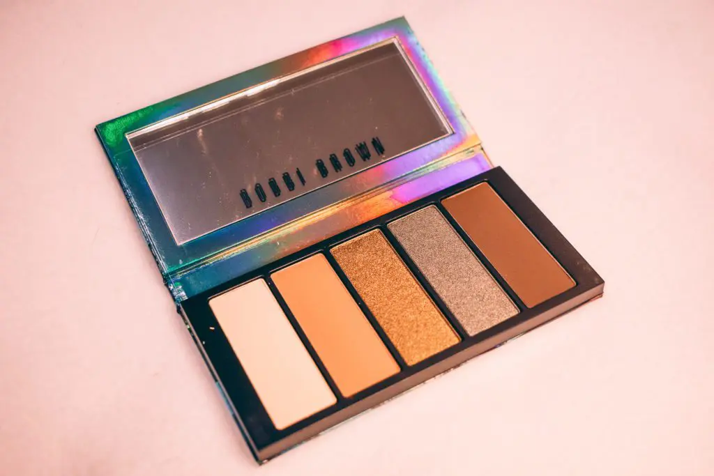Bobbi-Browns-Autumn-Avenue-Eyeshadow-Palette6 - Cats & Coffee I'm loving Bobbi Brown's Autumn Avenue Eyeshadow Palette. This eyeshadow palette is a great deal and only available at Bloomingdale's. Get the details here!