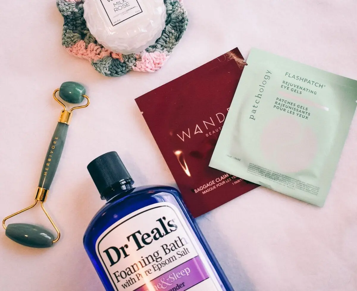 Treat Yourself with At Home Spa Treatments4 - Cats & Coffee With everything that's going on in the world and in our lives, it probably goes without saying that we could all use a little pampering. If you're looking to destress, there are a bunch of easy and affordable at home spa experiences you can recreate for yourself. Pick one of the activities listed below, or mix them all together! Whether you consider self care to be a nice bubbly bath with a cup of tea or something more constructive, I hope you find something on this list to enjoy.