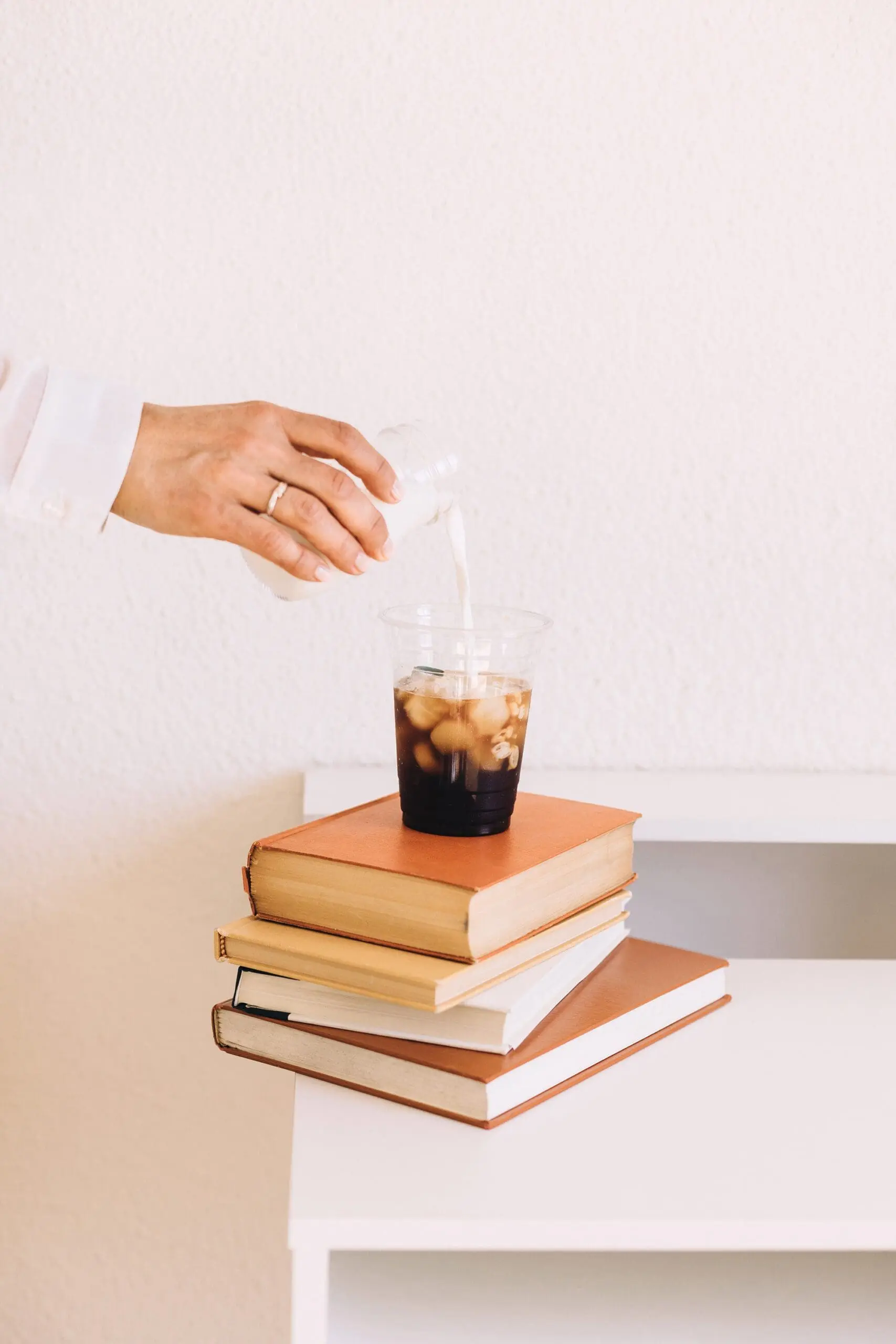 How to Make the Perfect Iced Coffee3 - Cats & Coffee