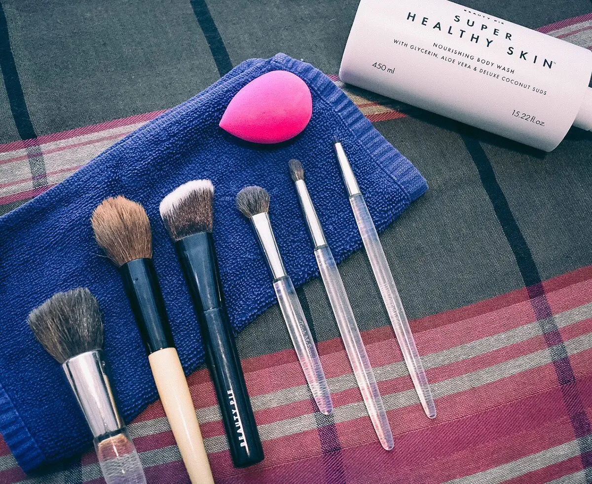Cleaning makeup brushes is crucial for any beauty routine. Get step-by-step instructions on how to clean makeup brushes here!