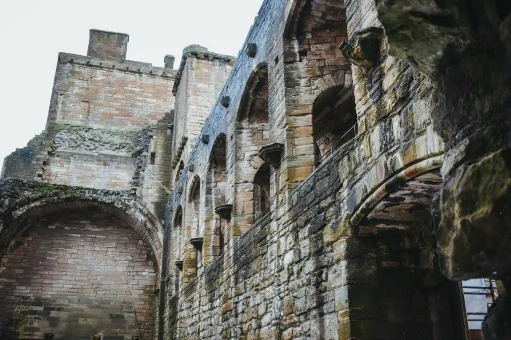 The-Great-Courses-The-Best-History-Courses-Cats-Coffee-by-Christine-CsencsitzLinlithgow-Castle - Cats & Coffee