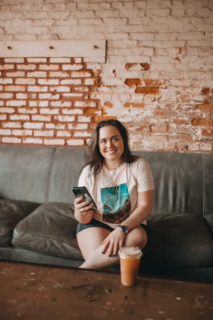 Madewell-x-Siobhan-ODwyer-NY-Landscape-Tomboy-Tee3 - Cats & Coffee