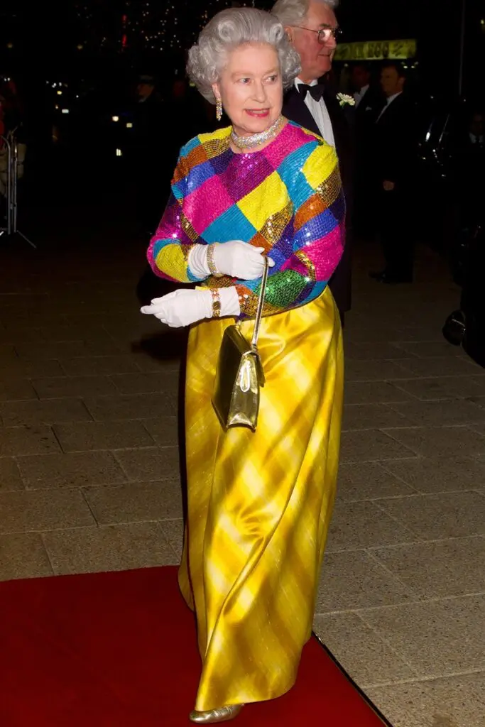 A-Detailed-Look-At-The-Queens-Life-In-Style-Naomi-Pike-for-Vogue4 - Cats & Coffee