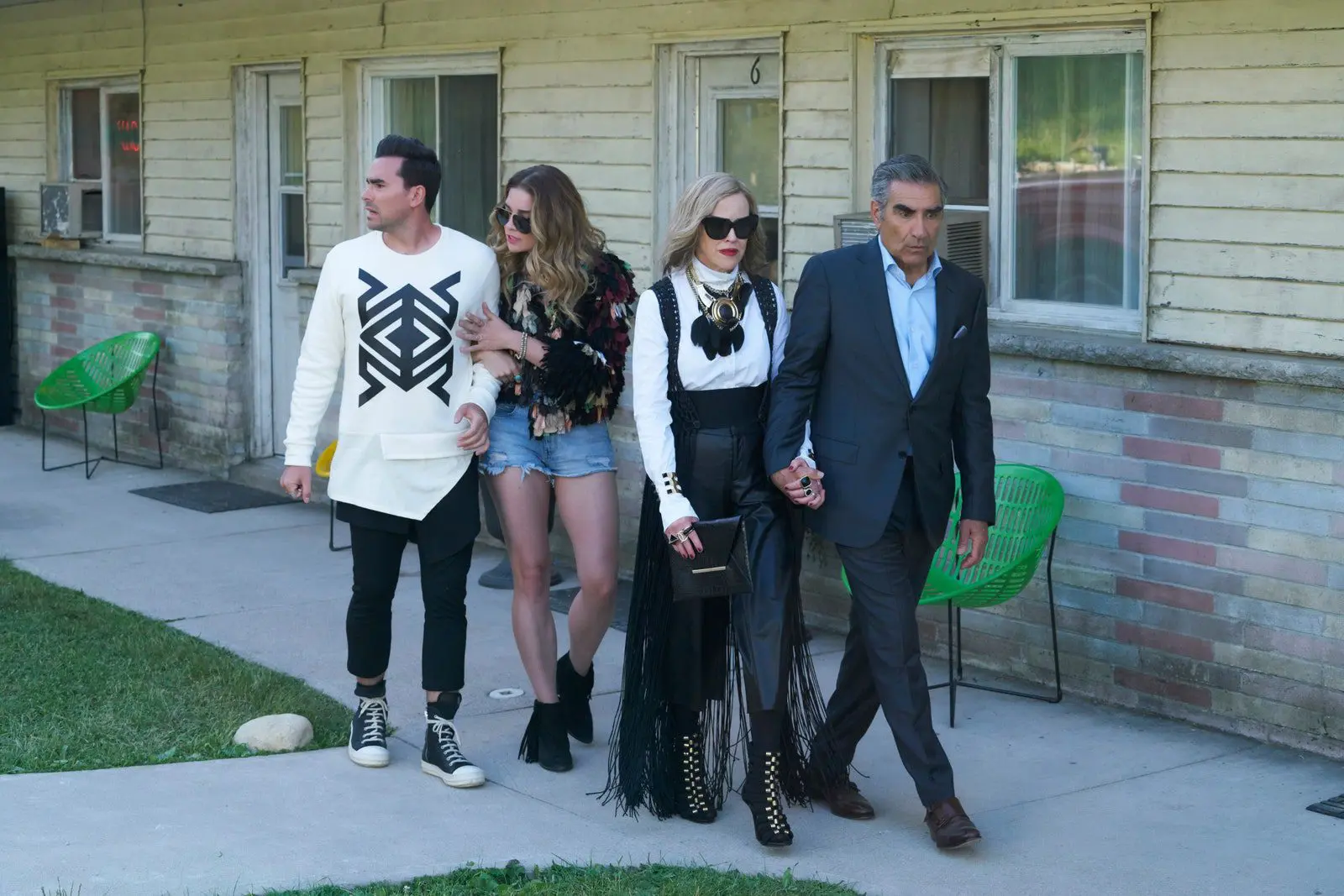 Schitt's Creek - Cats & Coffee ©CBC (Canadian Broadcast Corp.) / Courtesy Everett Collection