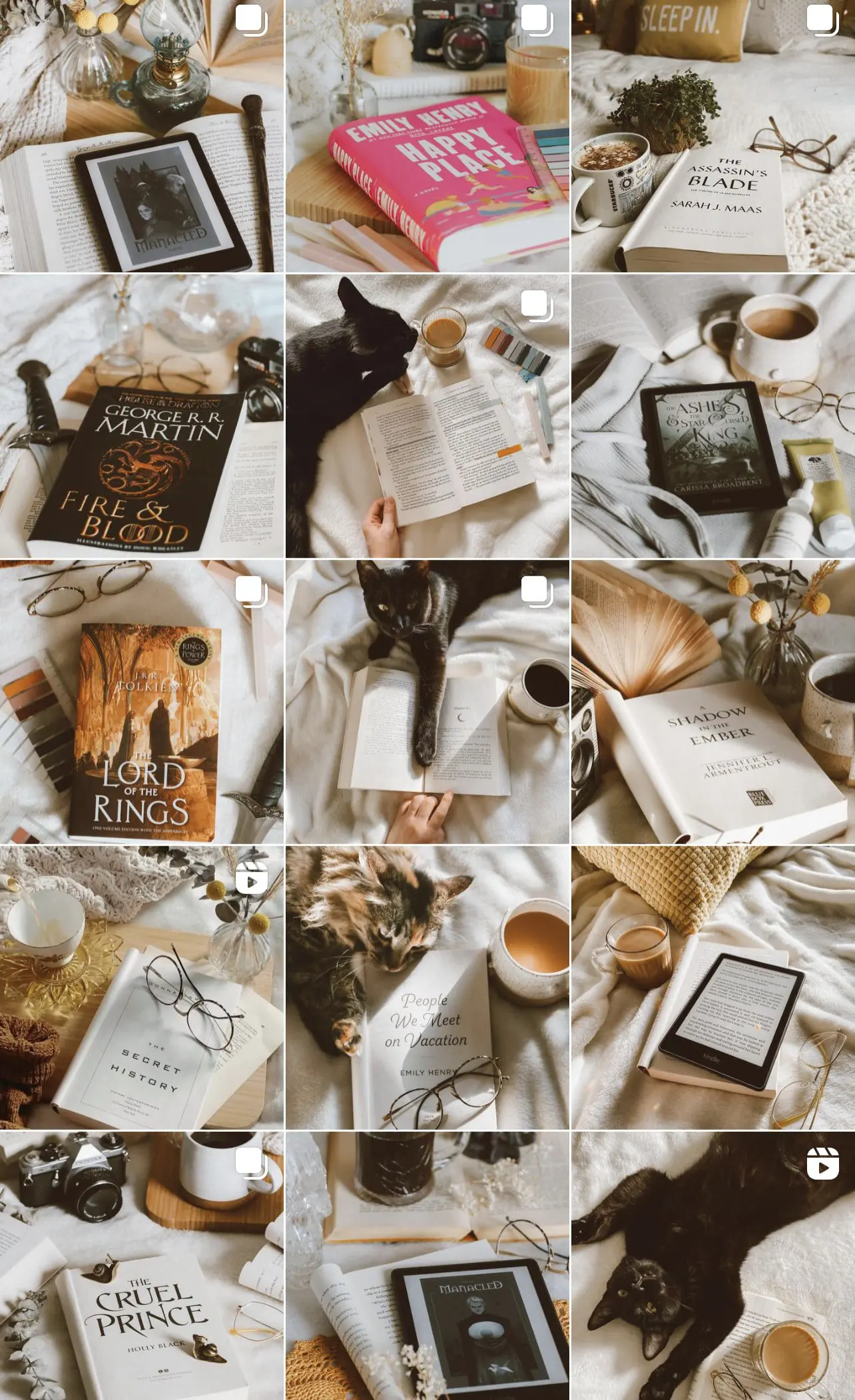 Instagram Account @the.moon.also.reads - Cats & Coffee Instagram Account: @the.moon.also.reads