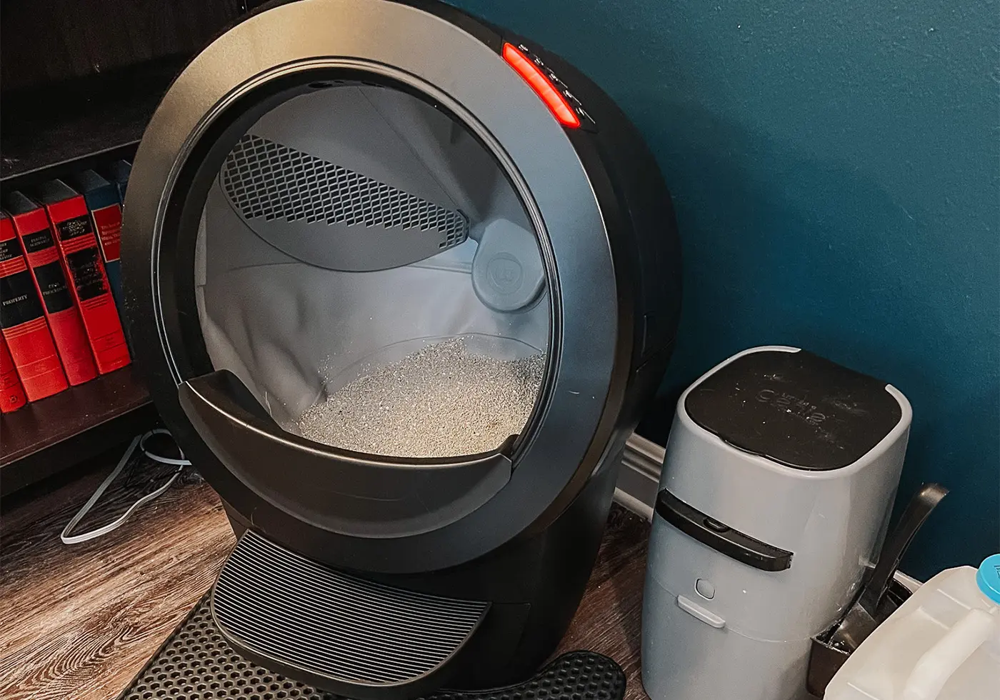 Litter-Robot 4 in black