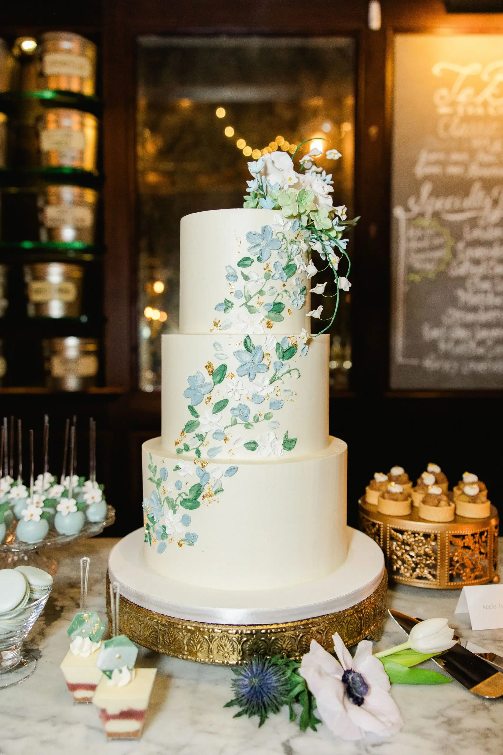 OxfordExchangeWedding©AilynLaTorrePhotograpy-3470-min - Cats & Coffee Blue and Green Wedding Cake Inspiration for an Emerald Green Wedding Theme