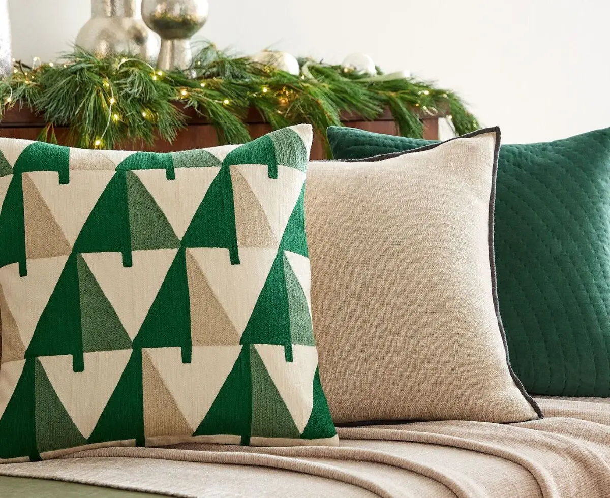 Festive Green Christmas Decor 5 - Cats & Coffee Festive Green Christmas Decor 5