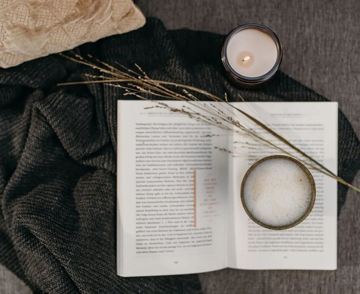 Bookish Candles: 10 Great Book and Candle Pairings for Readers