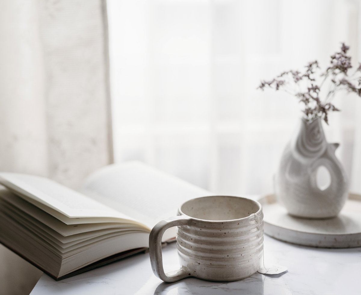 Book Lovers - How to Get Out of a Reading Slump 1 - Cats & Coffee Book Lovers - How to Get Out of a Reading Slump