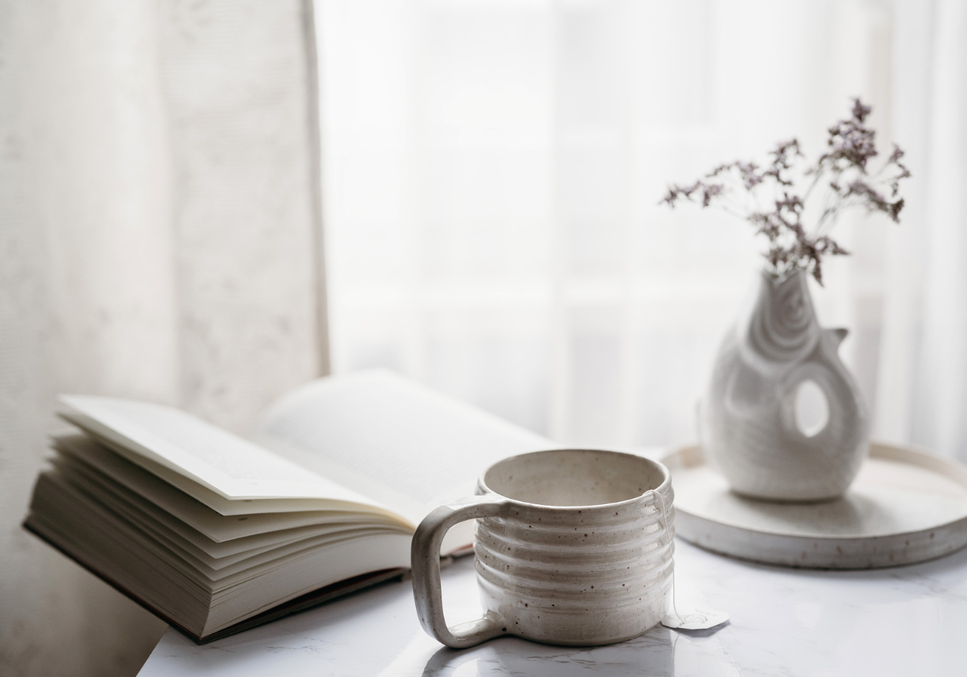 Book Lovers - How to Get Out of a Reading Slump 1 - Cats & Coffee Book Lovers - How to Get Out of a Reading Slump