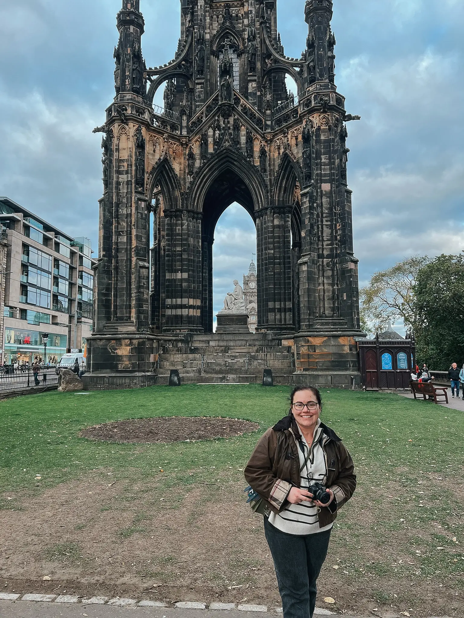 Scotland Honeymoon 8 - Cats & Coffee The Scott Monument in Edinburgh Scotland