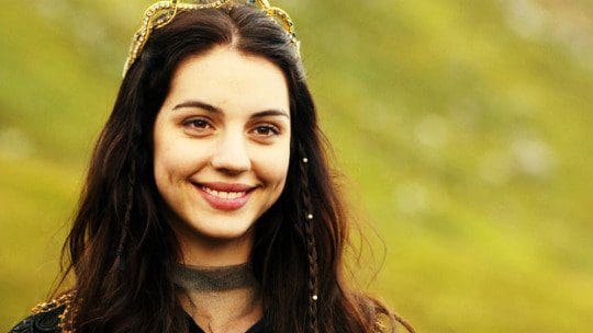 Adelaide Kane in the CW's Reign, during season 1