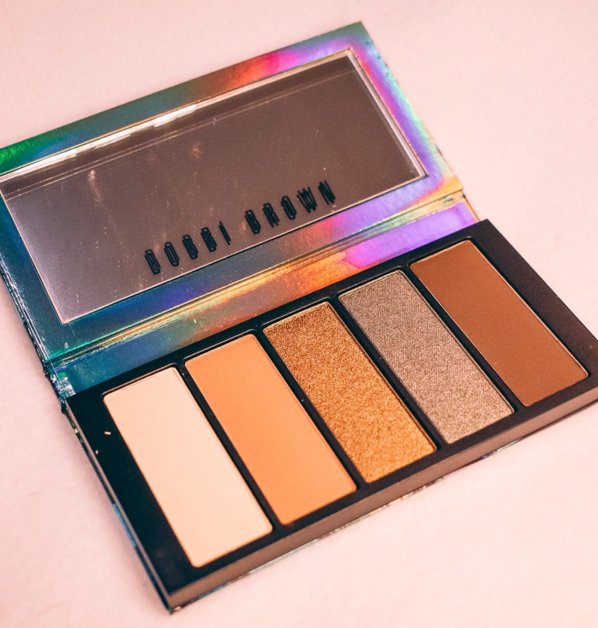 I'm loving Bobbi Brown's Autumn Avenue Eyeshadow Palette. This eyeshadow palette is a great deal and only available at Bloomingdale's. Get the details here!