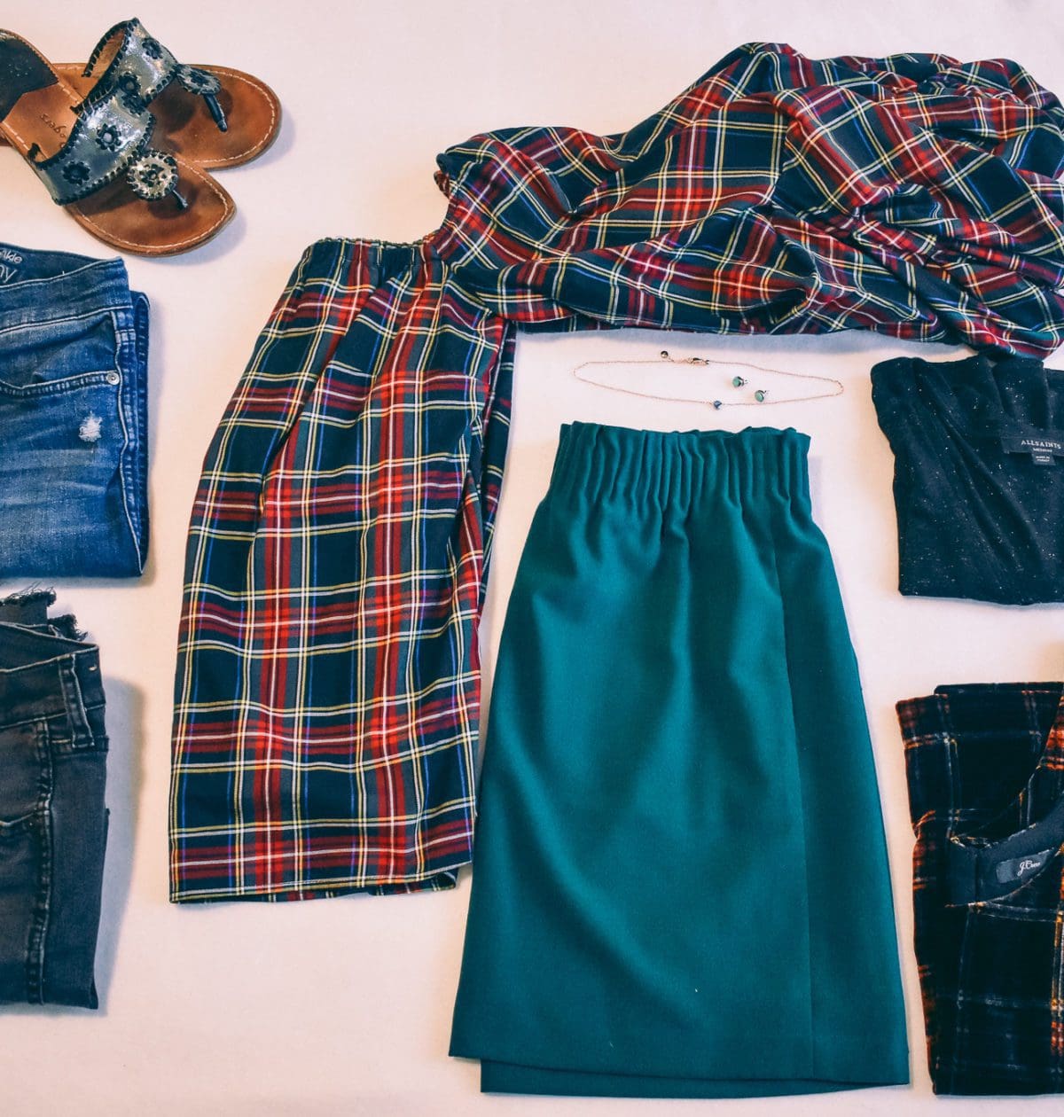 I've been starting to figure out what I need to pack for the holiday and decided to pull a few Christmas outfit ideas to see what seemed right. As a big tartan lover, I probably will use it as an excuse to wear as much of it as I can. Check out what pieces are standing out to me for the holiday here!