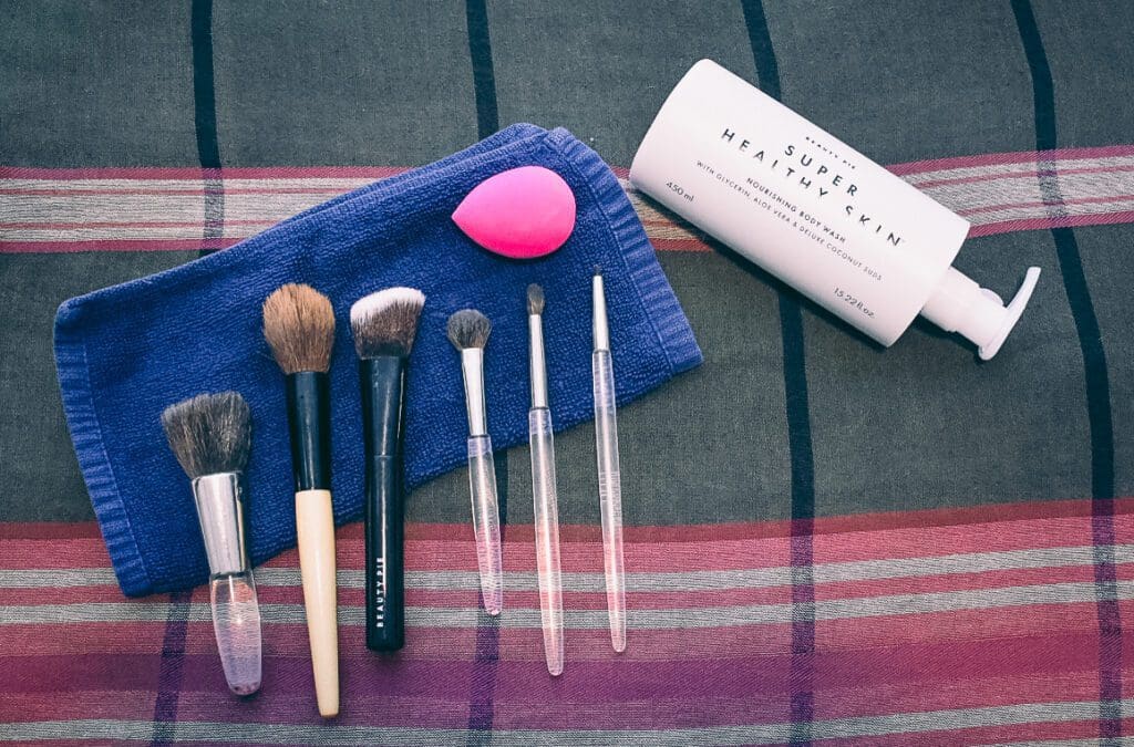 Cleaning makeup brushes is crucial for any beauty routine. Get step-by-step instructions on how to clean makeup brushes here!