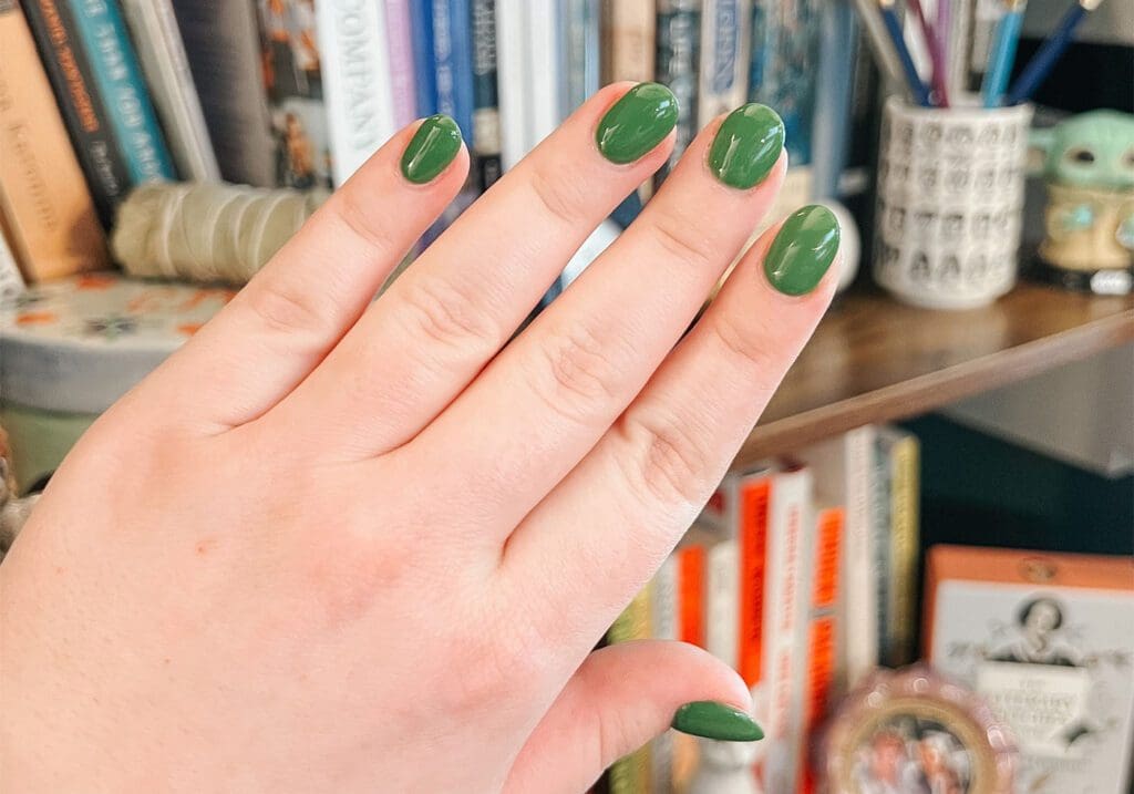 7 most beautiful green nail polish styles for your upcoming manicure