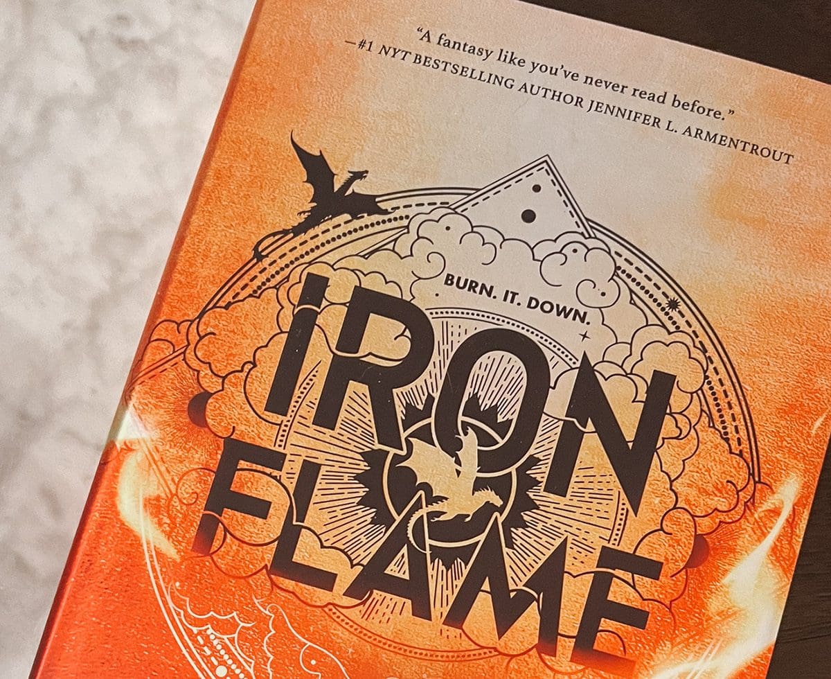 Iron Flame by Rebecca Yarros cp