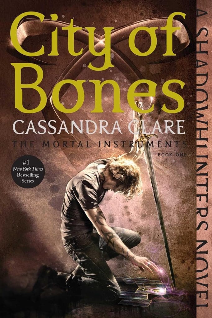 City of Bones by Cassandra Clare (The Mortal Instruments Book 1)